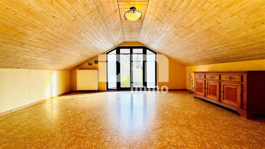 (R)eserviert!Schönes gepflegtes Einfamilienhaus mit großem Grundstück, Terrasse und Panoramablick - OG / DG Dachstudio / Kinderzimmer 1
